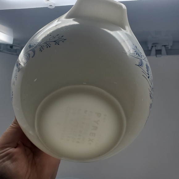 COPY - VTG Pyrex Colonial Mist 441 White Cinderella Bowl - Picture 3 of 3